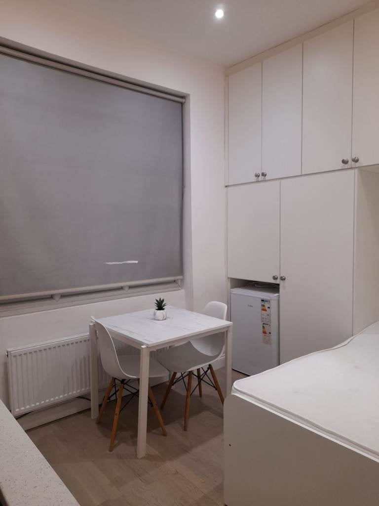 Flat Queenstown Road in Greater London