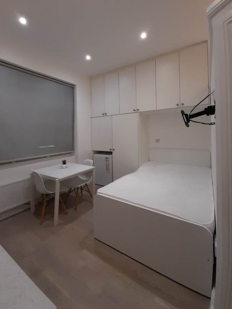 Flat Queenstown Road in Greater London