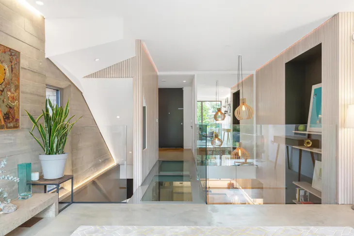Flat Hogarth Court in Greater London