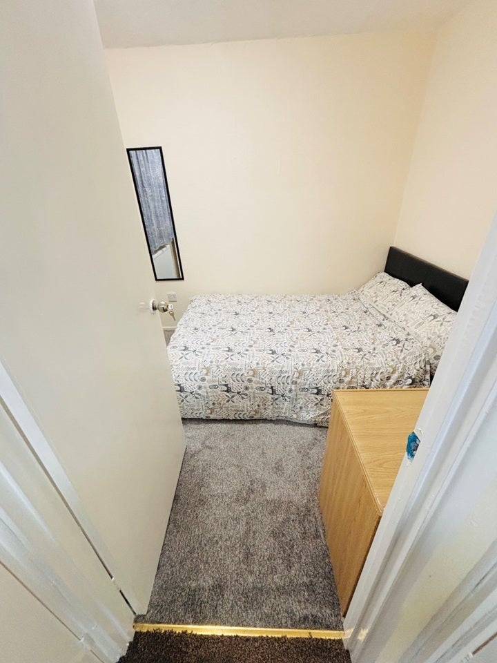 Room Leahurst Crescent in Birmingham