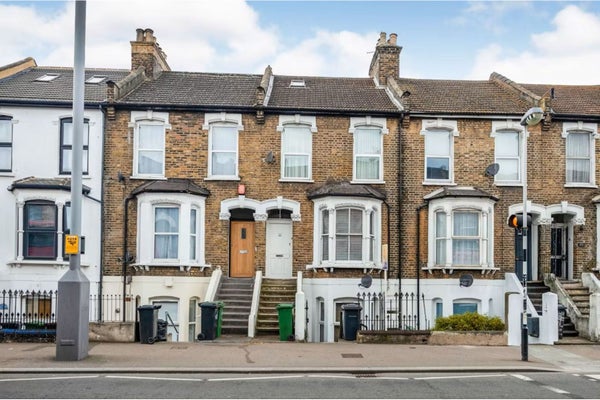 Flat High Road Leyton in London