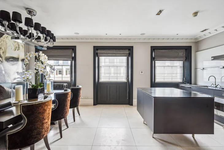 Flat Eaton Place in City of Westminster