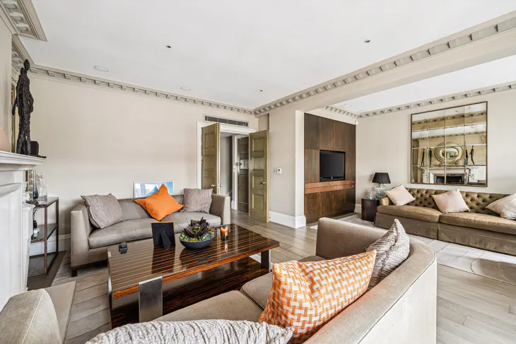 Flat Eaton Place in City of Westminster