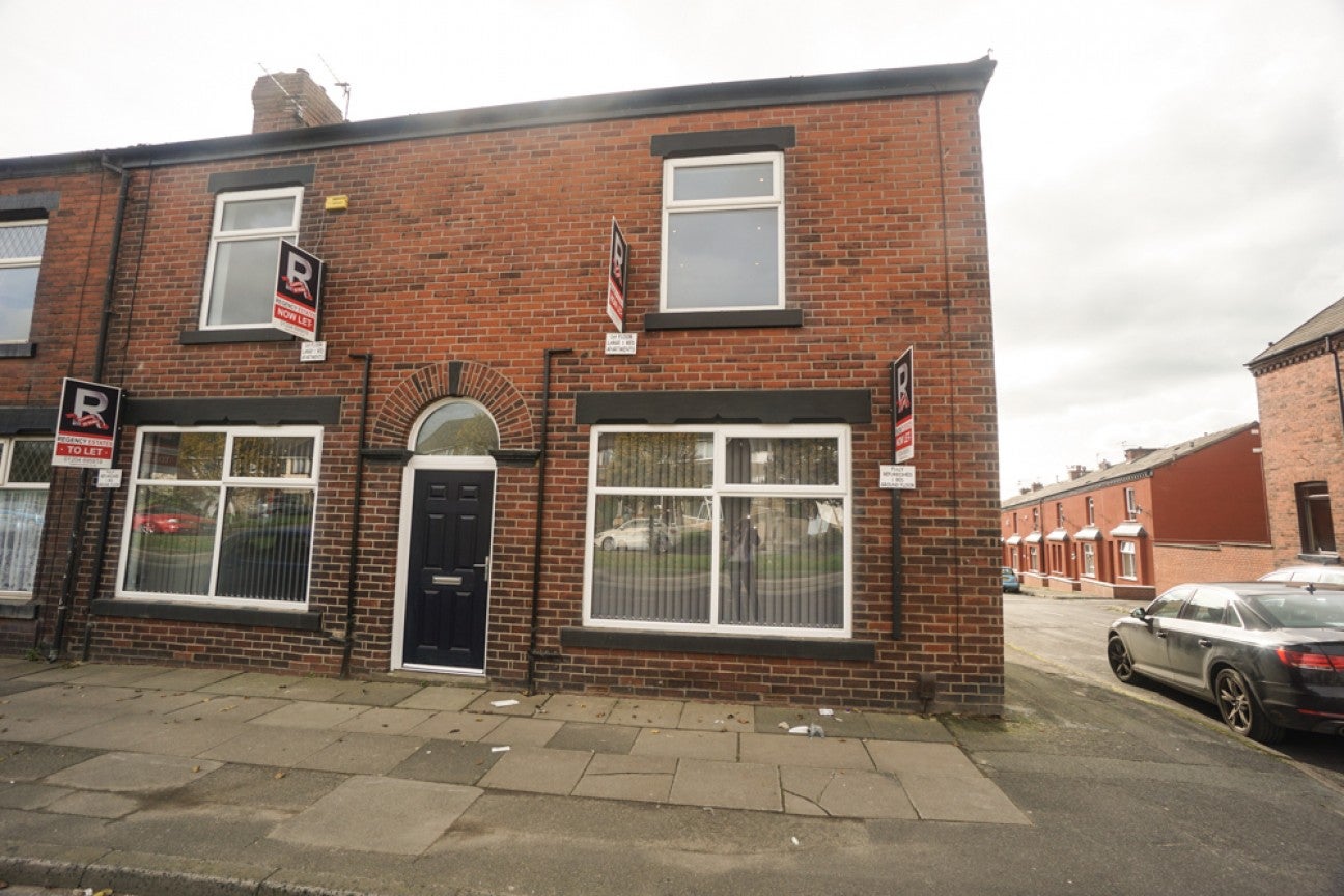 Flat Chorley New Road in Horwich
