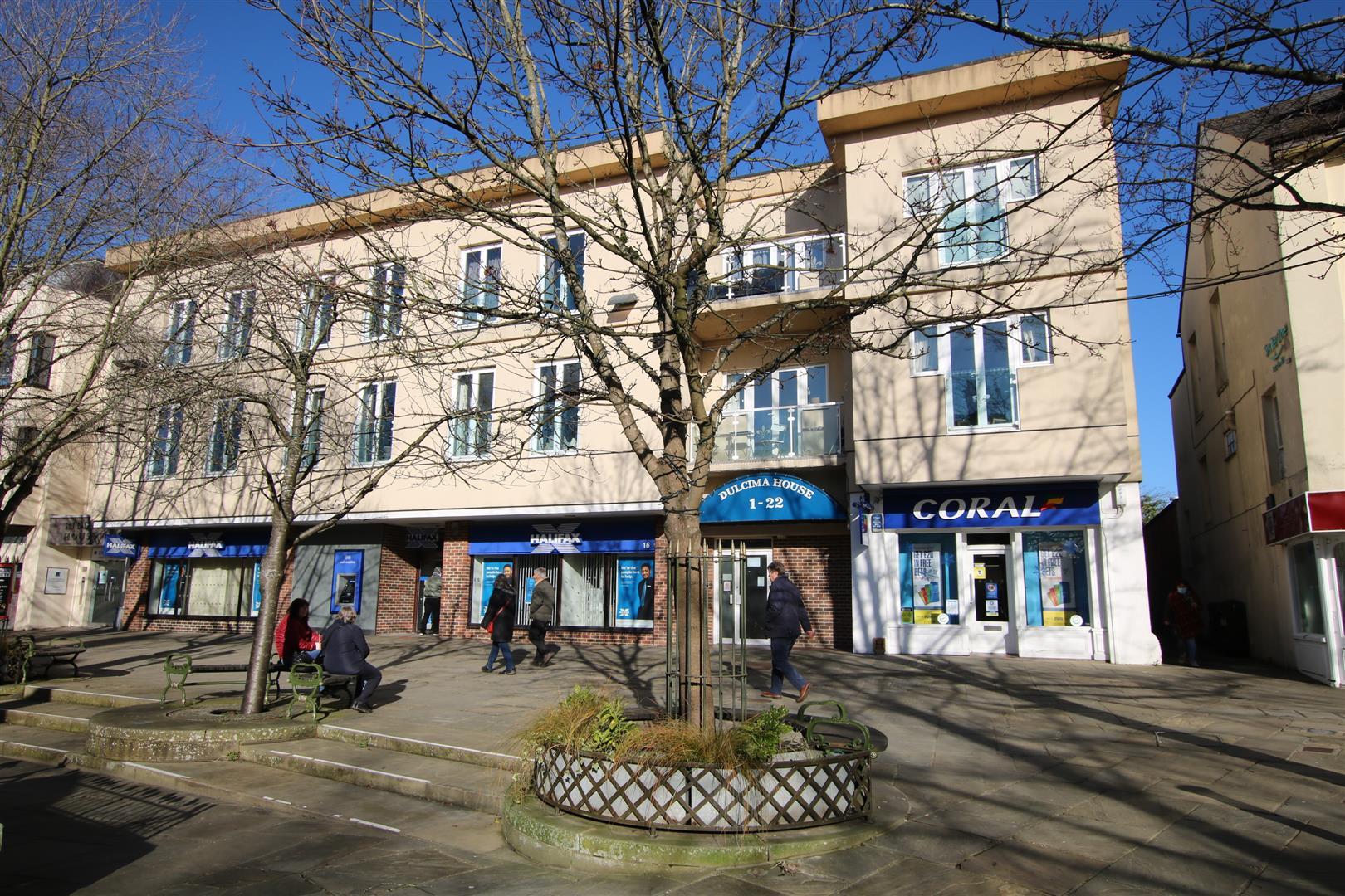 Flat Carfax in Horsham