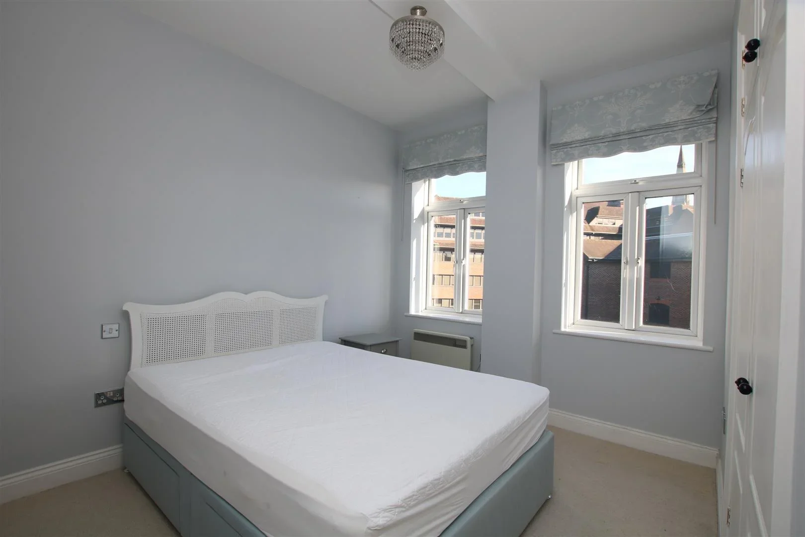 Flat Carfax in Horsham