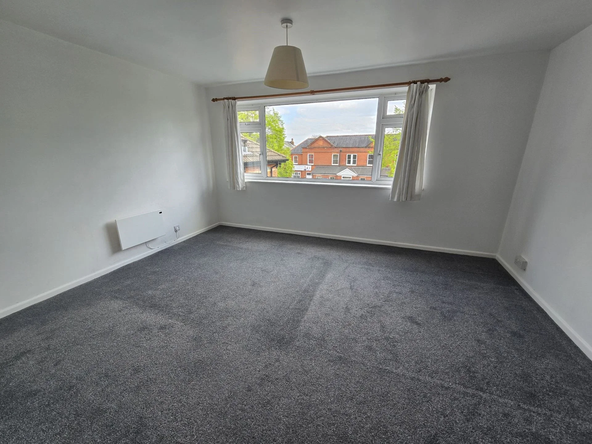 Flat Alexandra Road in Rushmoor