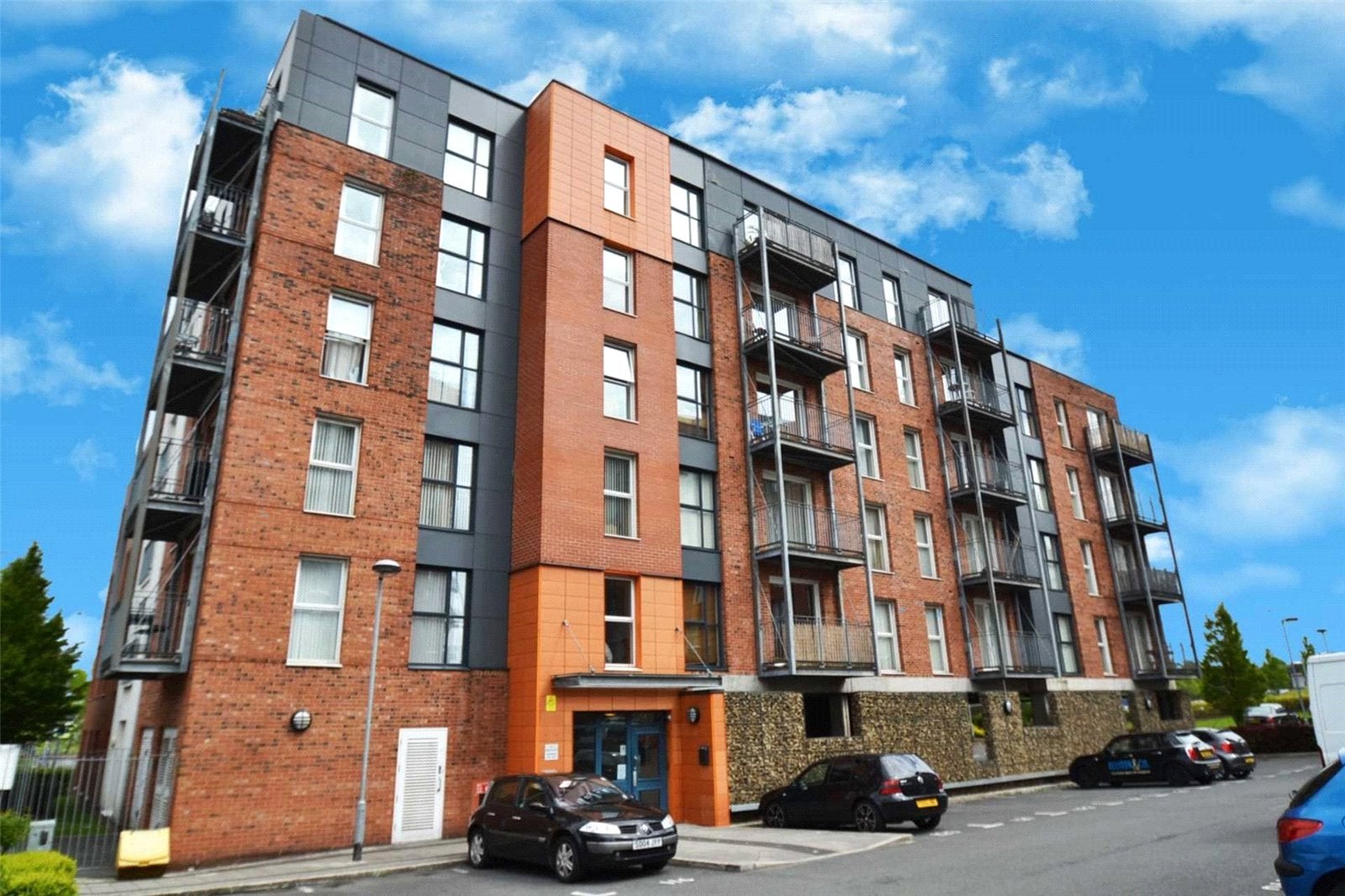 Flat Stillwater Drive in Manchester