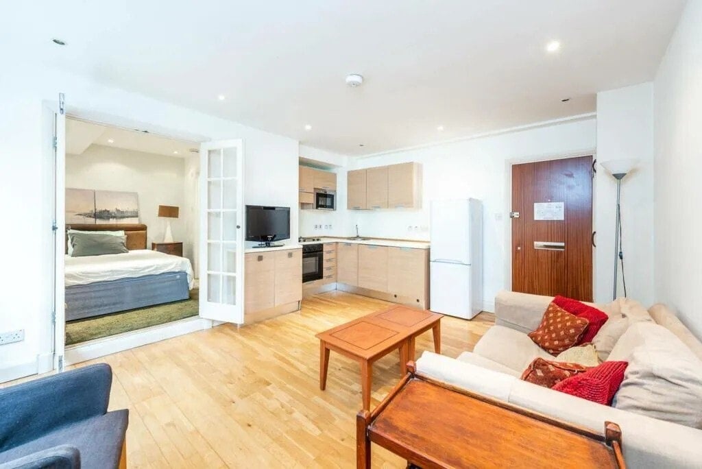 Flat Sloane Avenue in Greater London
