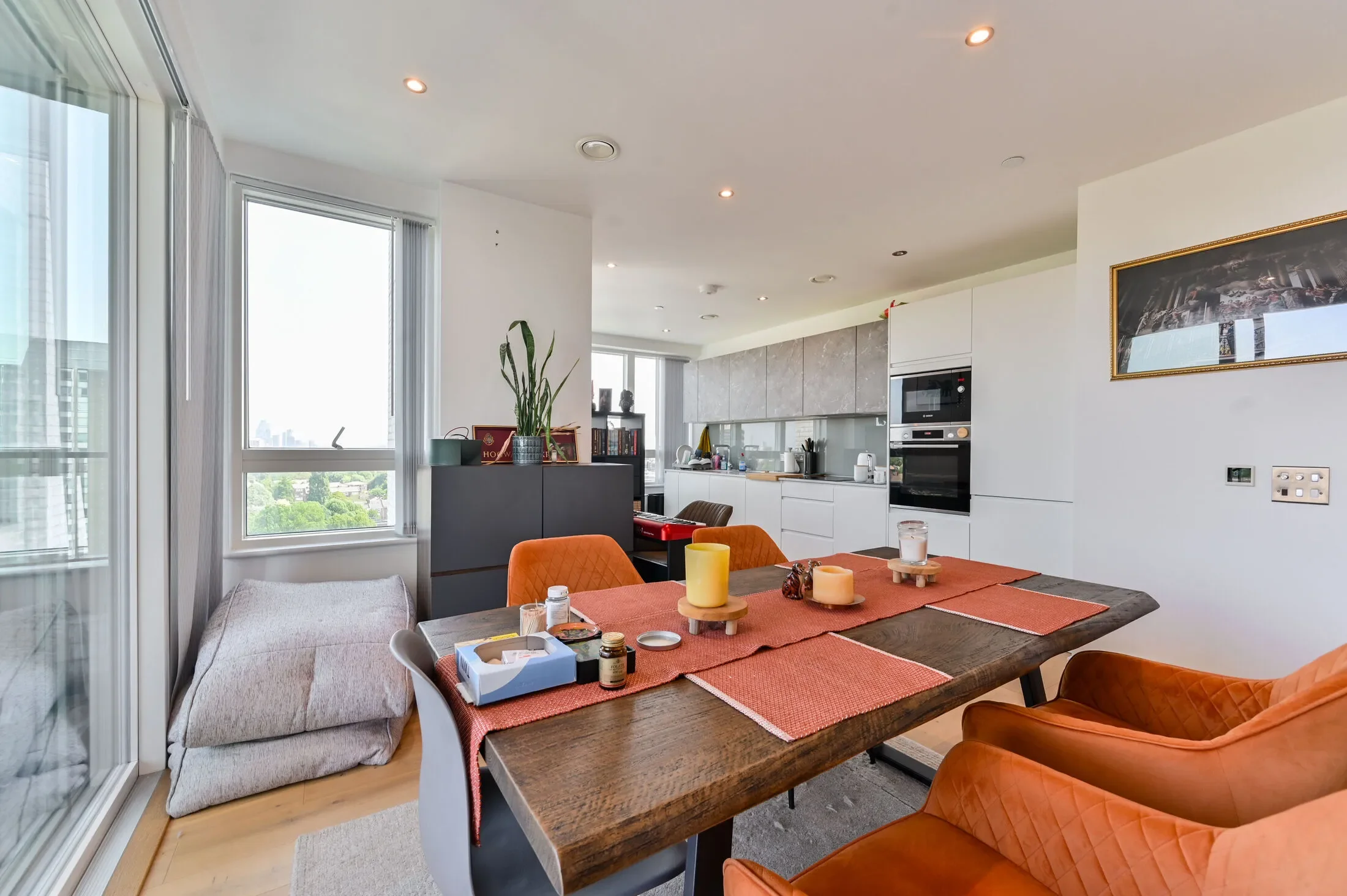 Flat Grant Road in Greater London
