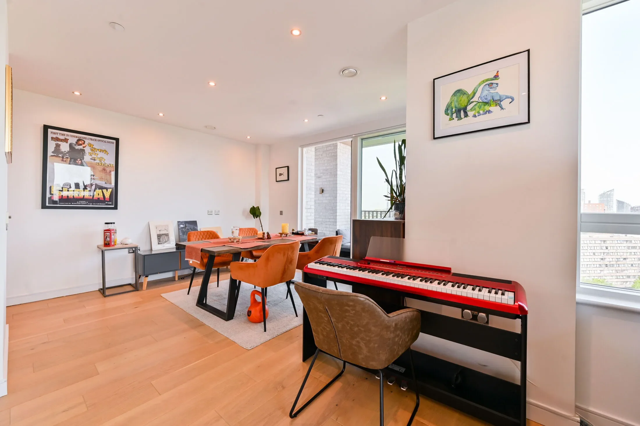 Flat Grant Road in Greater London