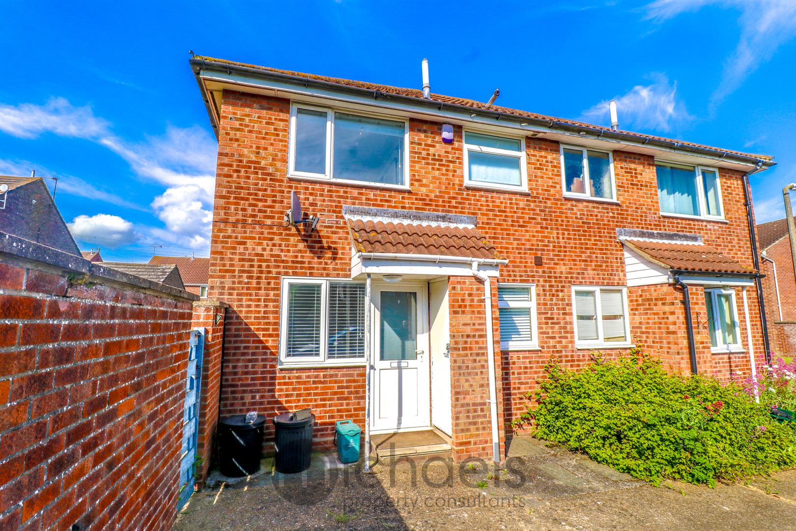 House Henrietta Close in Colchester