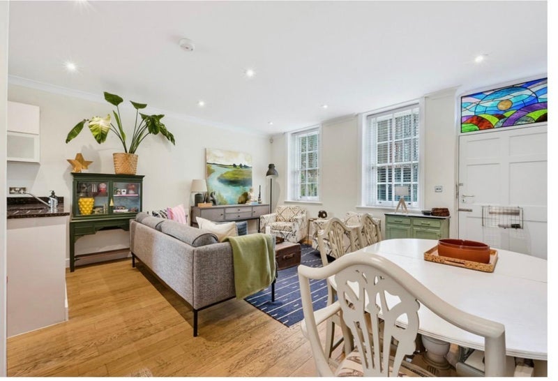 Room Redmans Road in Greater London