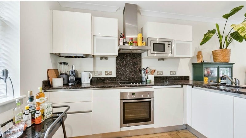 Room Redmans Road in Greater London
