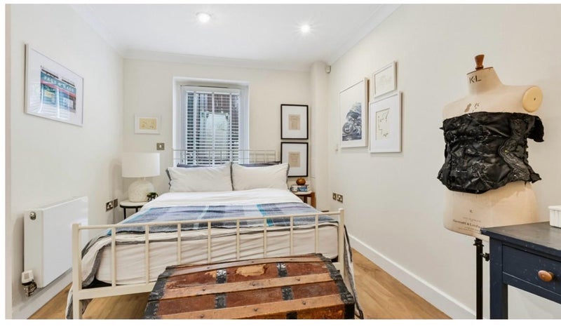 Room Redmans Road in Greater London