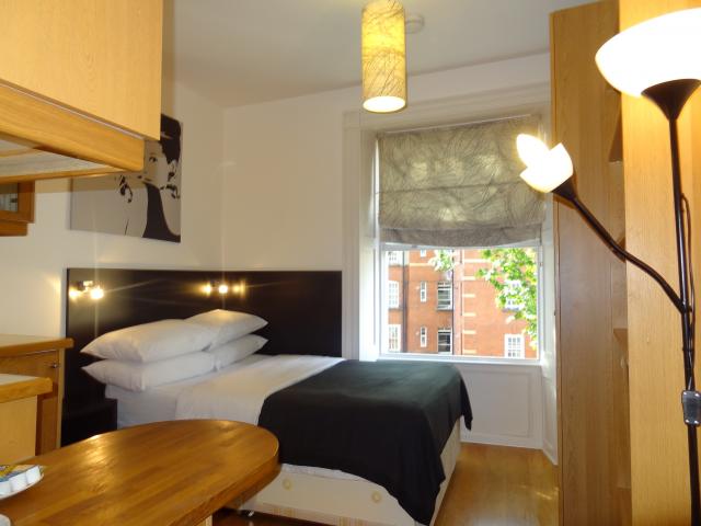 Flat Cartwright Gardens in Greater London