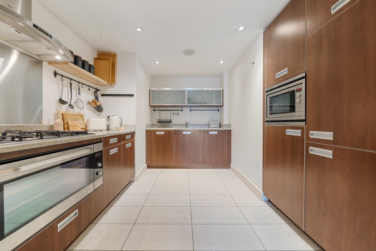 Flat The Chase in Greater London