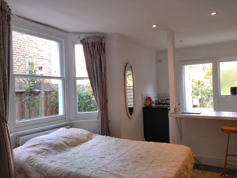 Flat Ringstead Road in Greater London