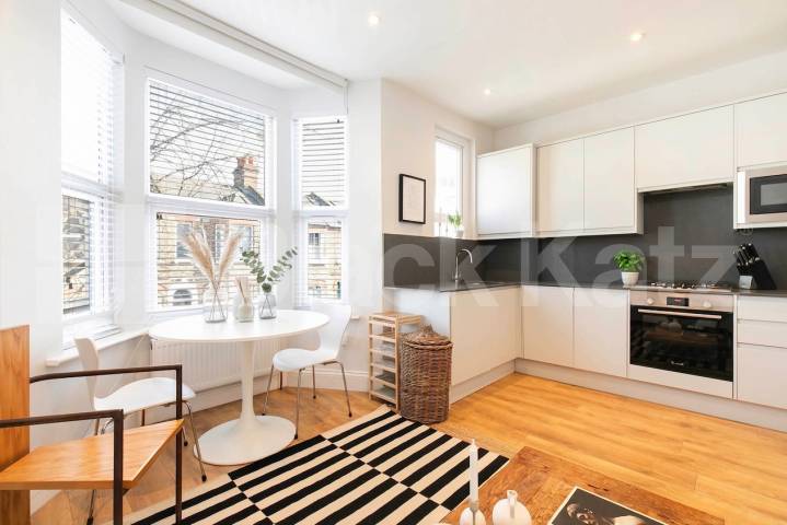 Flat Iverson Road in Greater London