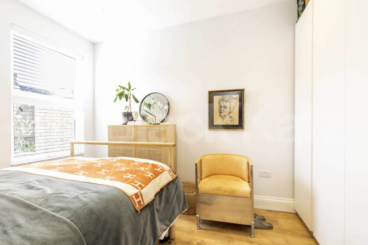 Flat Iverson Road in Greater London