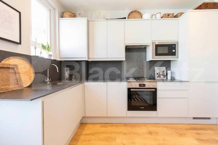 Flat Iverson Road in Greater London