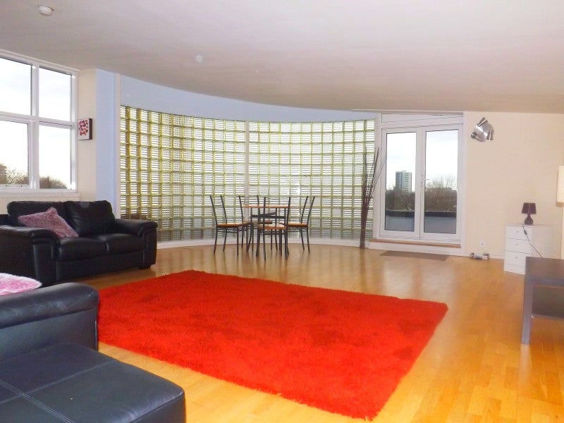 Flat Jedburgh Road in Greater London