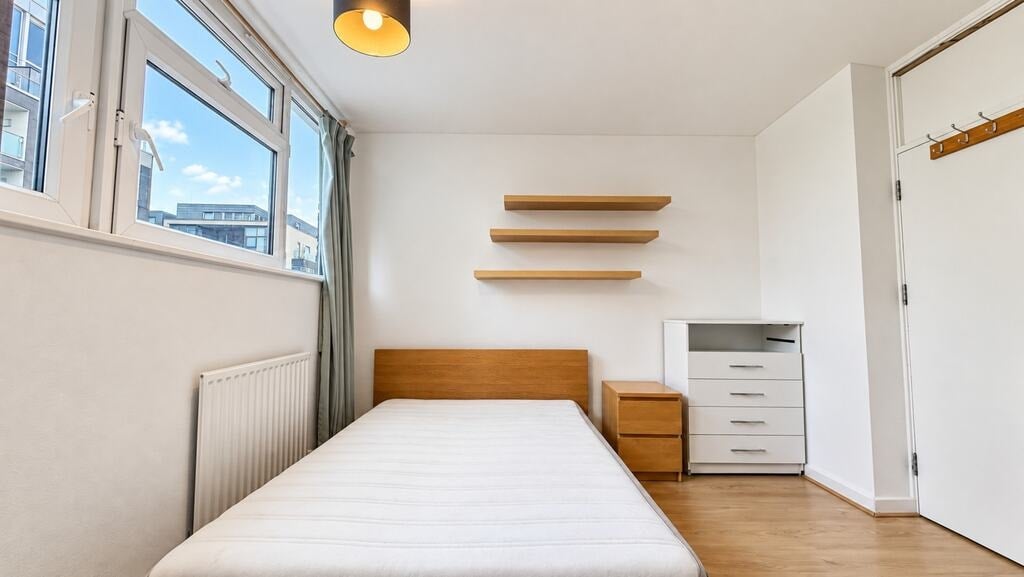 Room Micawber Street in Greater London