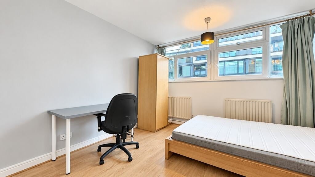 Room Micawber Street in Greater London