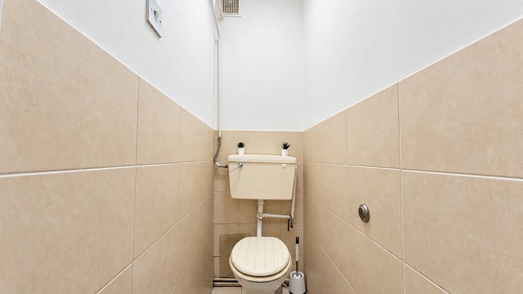 Room Micawber Street in Greater London