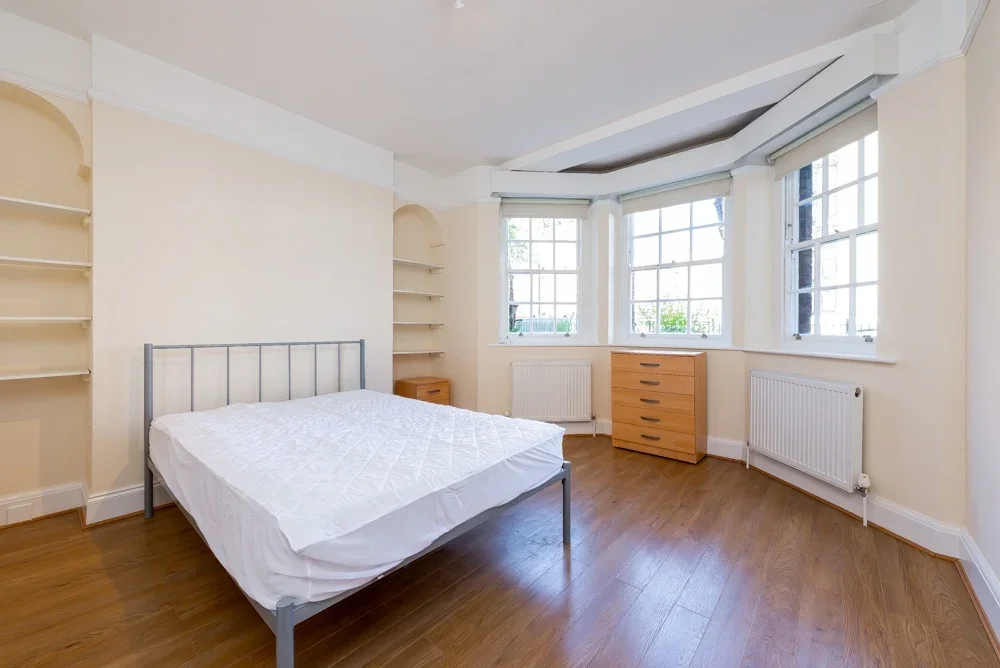 Flat Parkhurst Court in Greater London