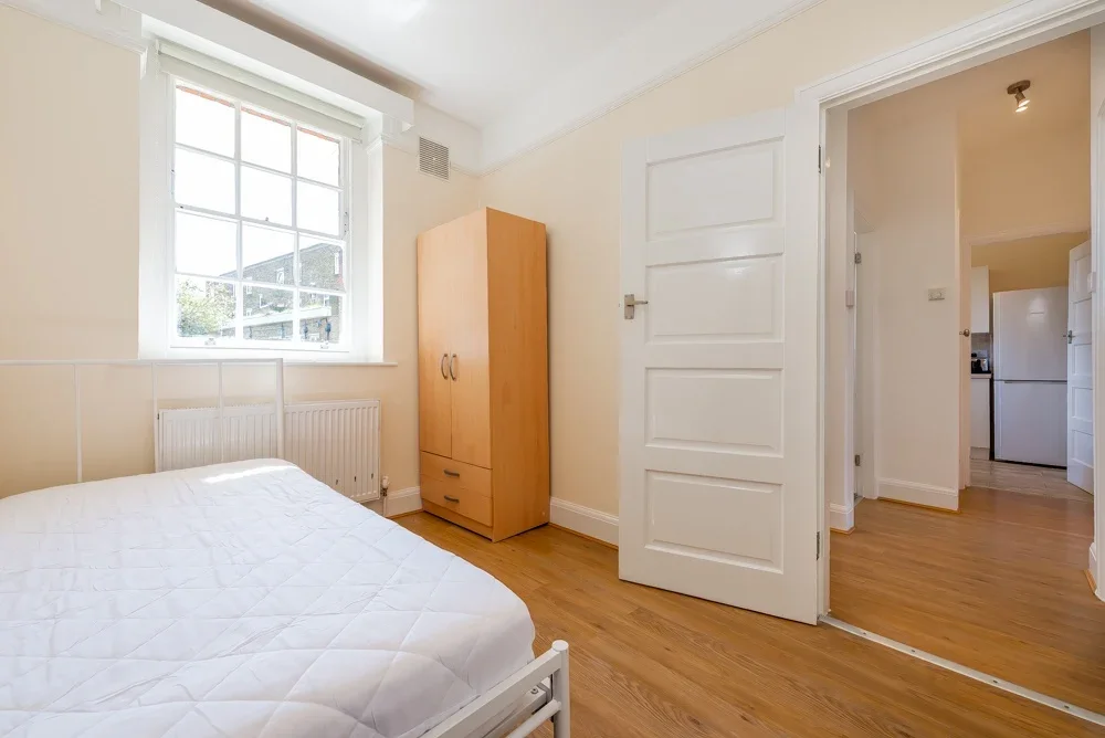 Flat Parkhurst Court in Greater London