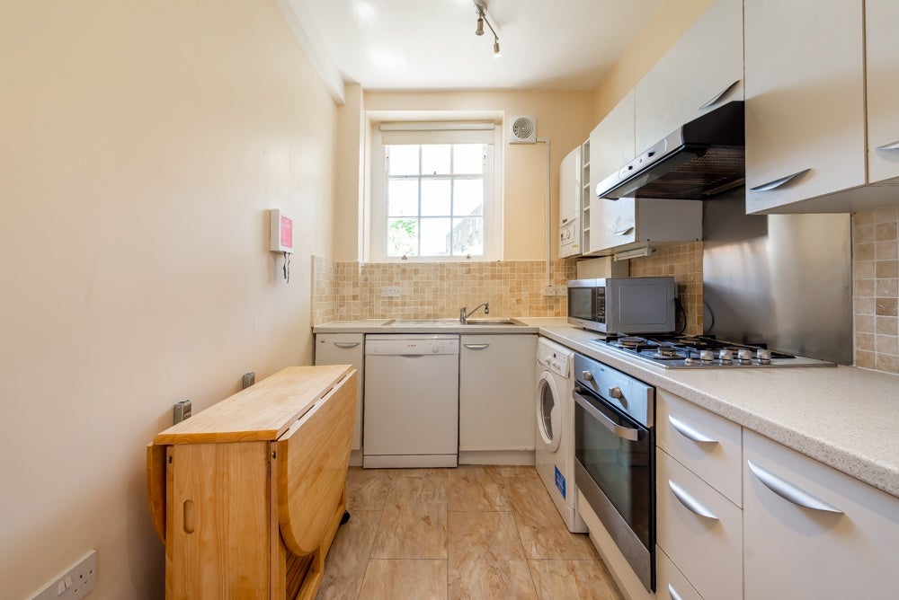 Flat Parkhurst Court in Greater London