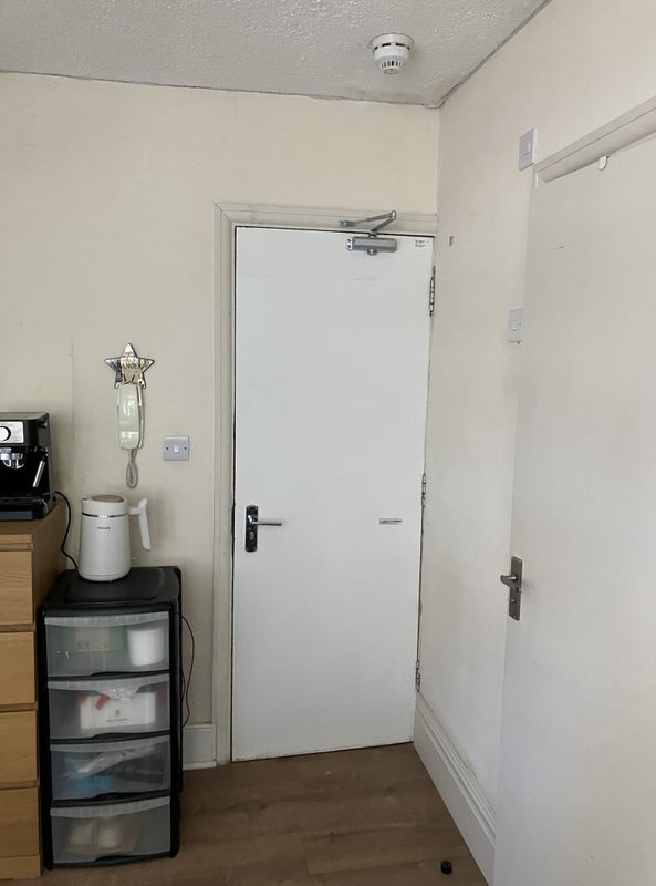 Room Wightman Road in Greater London