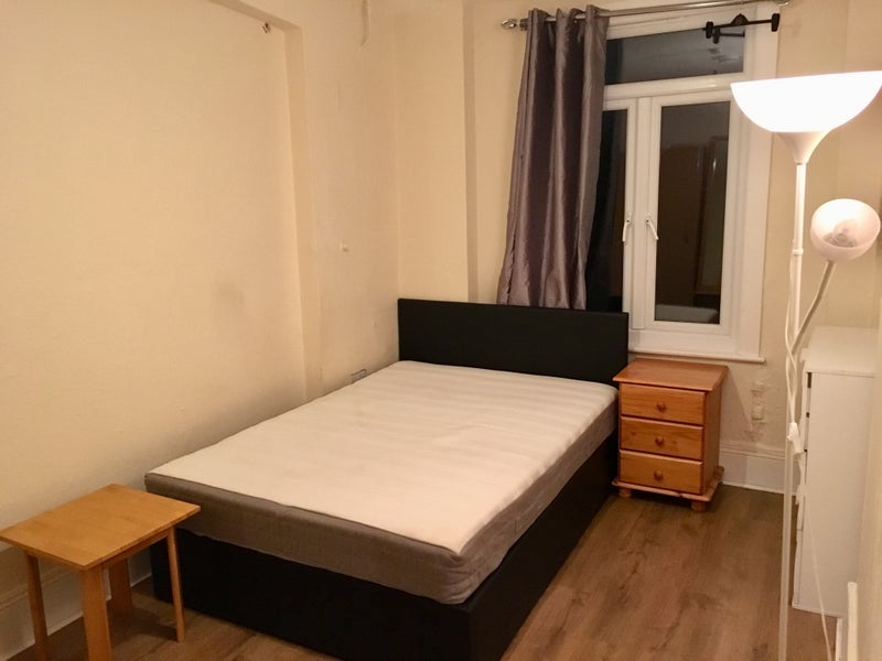 Room Wightman Road in Greater London