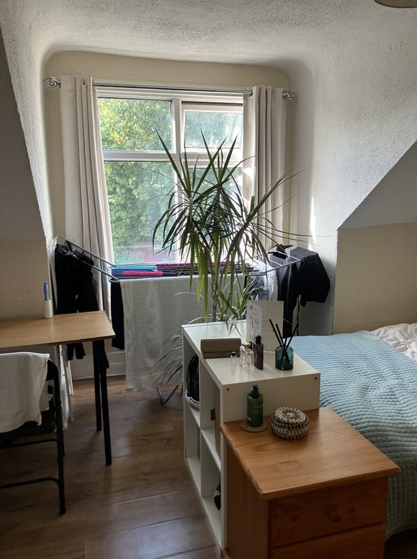 Room Wightman Road in Greater London