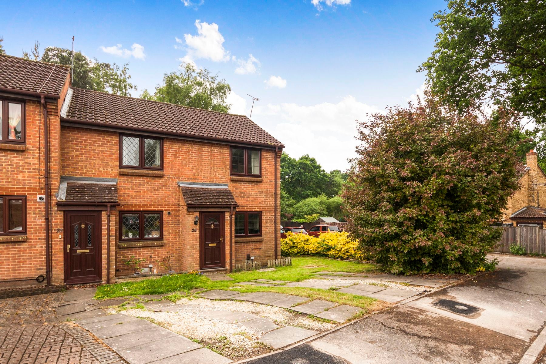 House Upavon Gardens in Winkfield