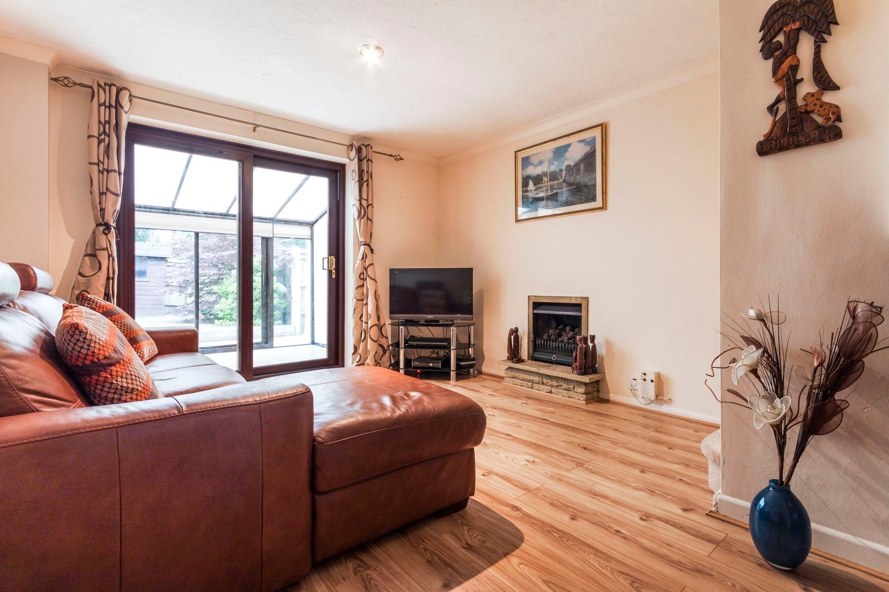 House Upavon Gardens in Winkfield