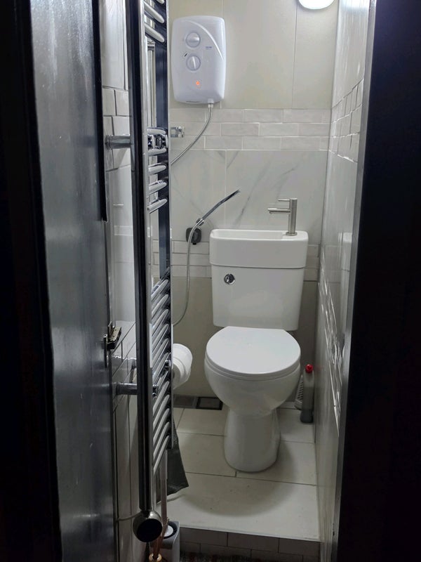 Room Merton Avenue in Greater London
