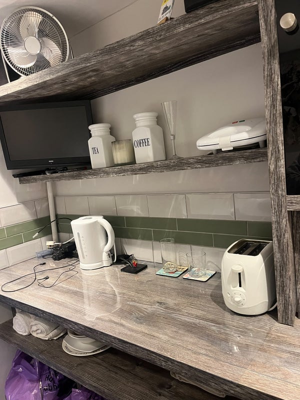 Room Merton Avenue in Greater London