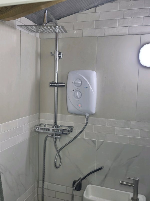 Room Merton Avenue in Greater London