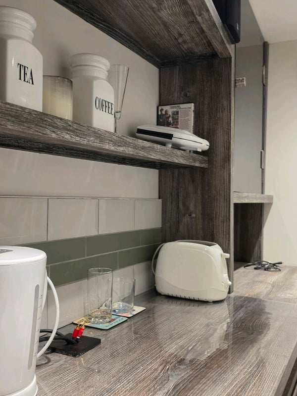 Room Merton Avenue in Greater London