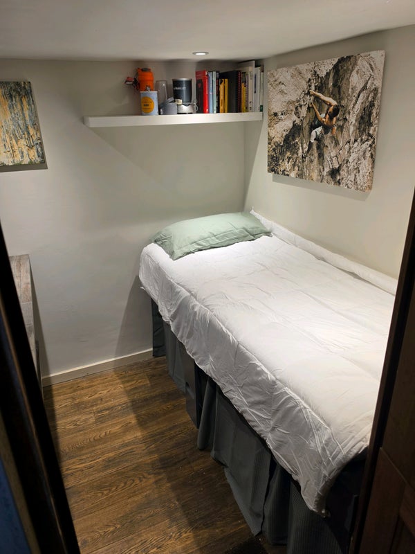 Room Merton Avenue in Greater London