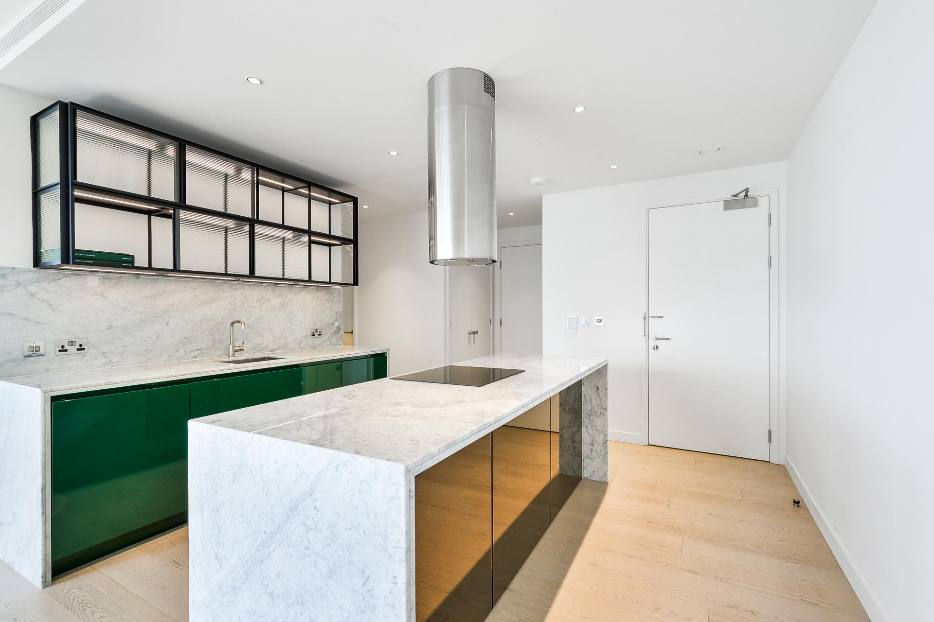 Flat Admirals Way in Greater London
