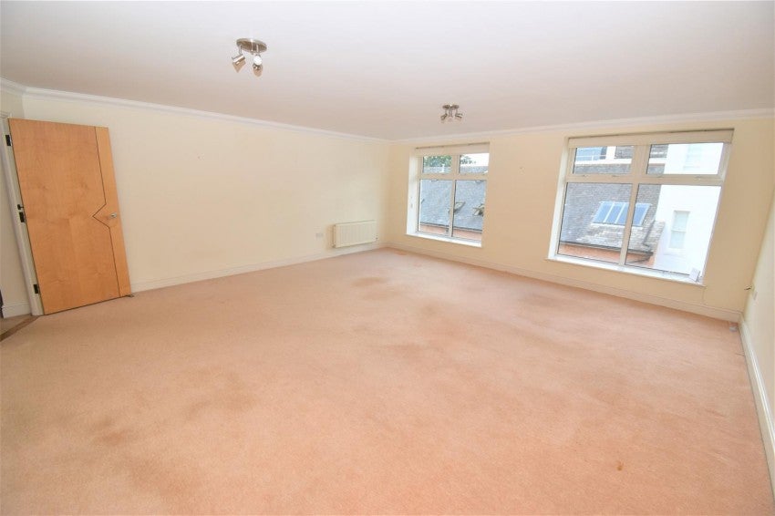 Flat Windsor Street in Royal Leamington Spa