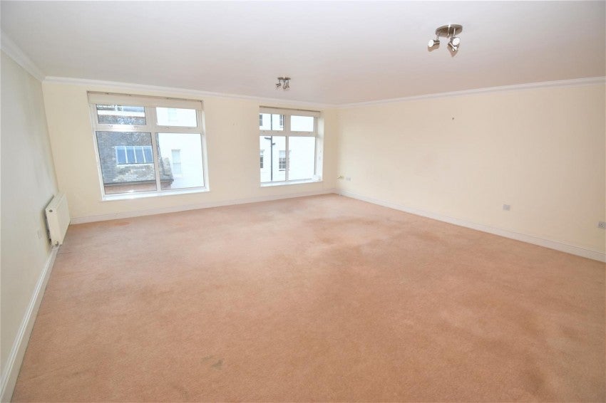 Flat Windsor Street in Royal Leamington Spa