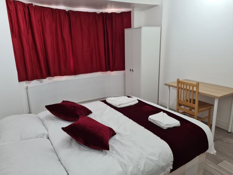 Room Selhurst Road in Greater London