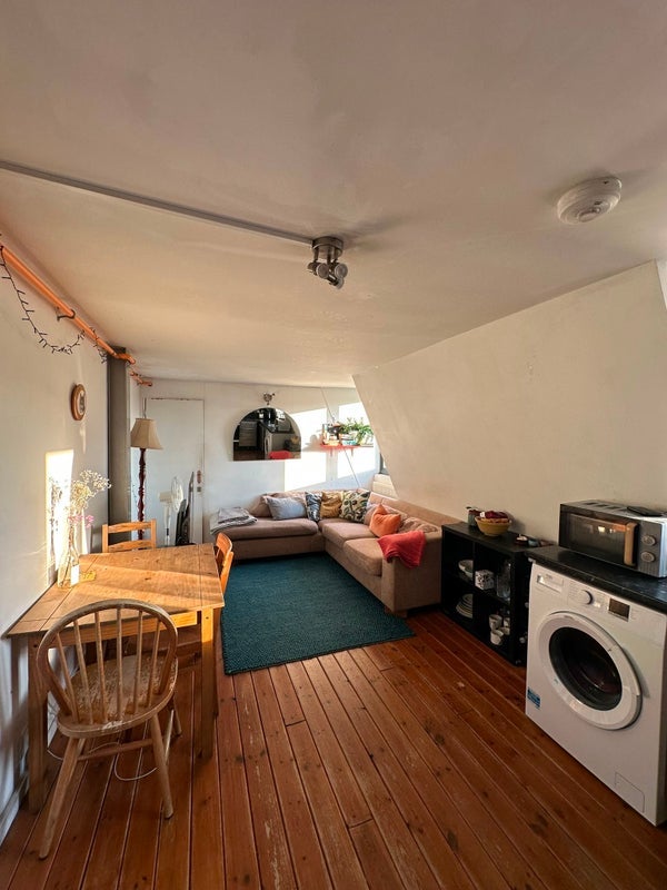 Room Tudor Grove in Greater London