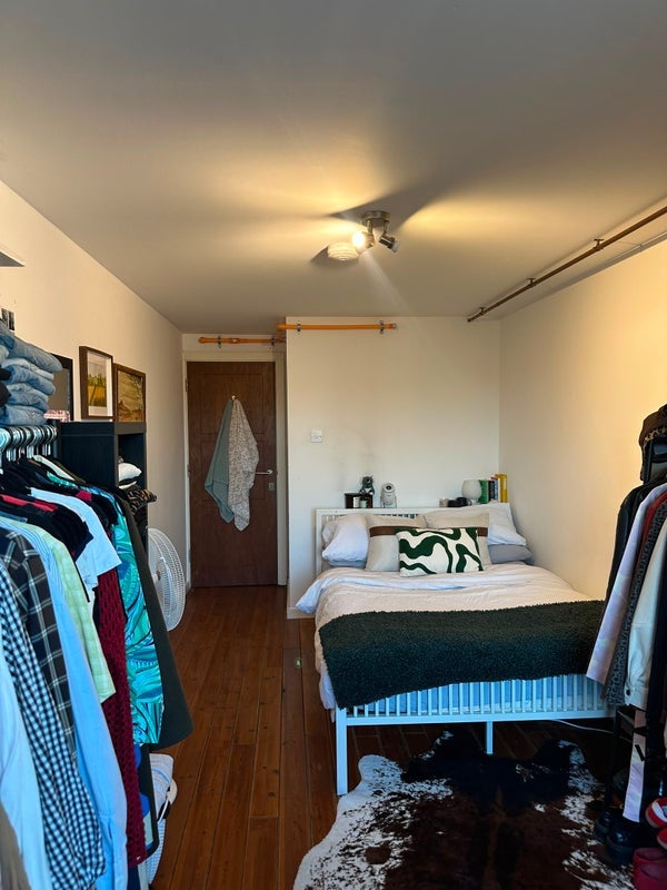 Room Tudor Grove in Greater London