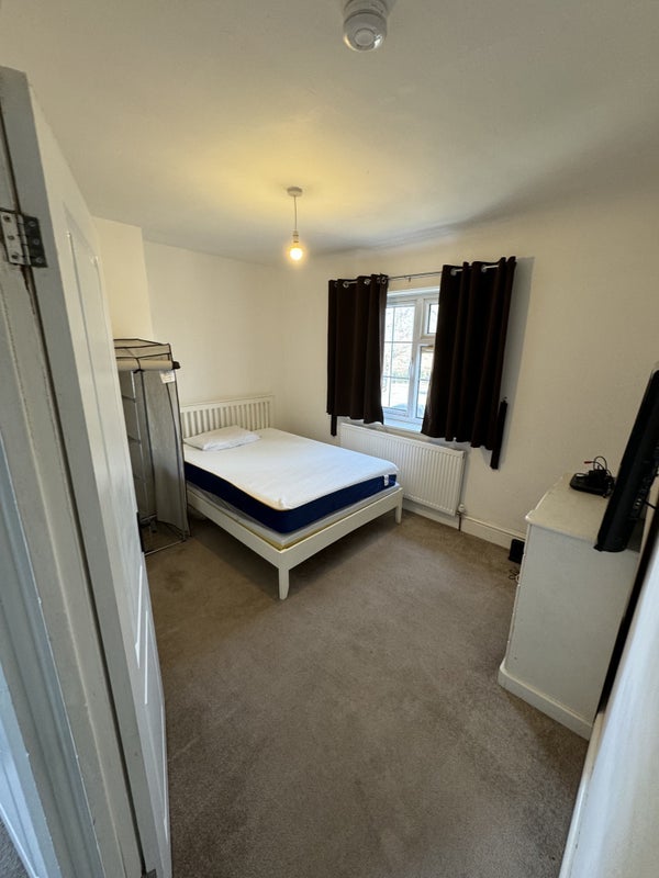 Room Mottingham Road in Greater London