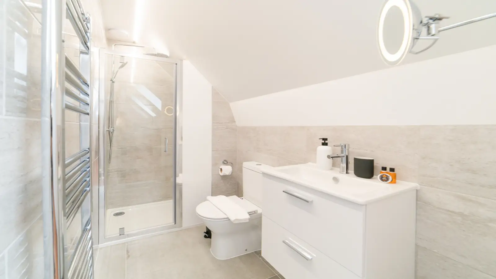 Flat Connor Close in Greater London